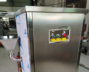 網帶清洗機處理表面灰塵和油污